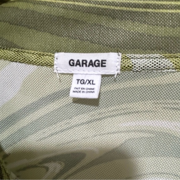 Garage women’s size TG/XL Olive Swirl button down top. Sheer unique material - Picture 3 of 7